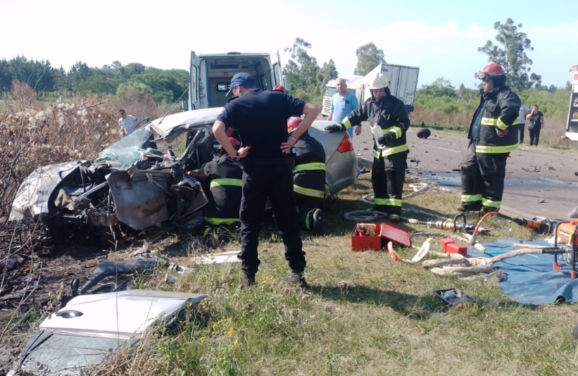 IMPACTANTE CHOQUE EN EL ZORZALITO: UN HOMBRE QUEDÓ ATRAPADO EN SU VEHÍCULO DESTRUIDO