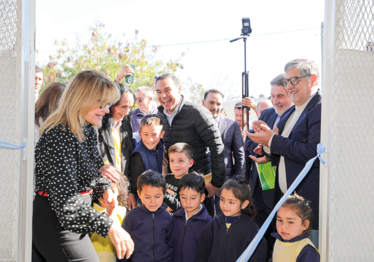 EL GOBERNADOR INAUGURÓ UN NUEVO JARDÍN EN ESQUINA Y ENTREGÓ MÁS DE 60 TABIS PARA LOS NIÑOS