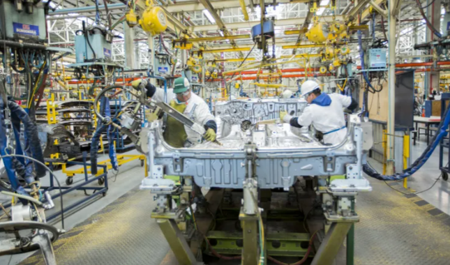 En marzo, la capacidad productiva fue del 54,4% y es el registro más bajo del último año