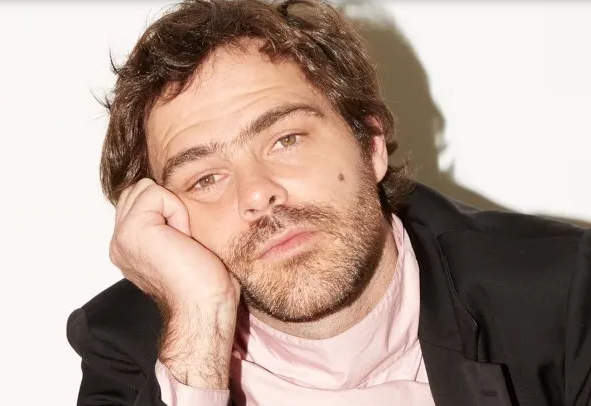 Detuvieron a Peter Lanzani en Ushuaia por hacer grafitis en una pared