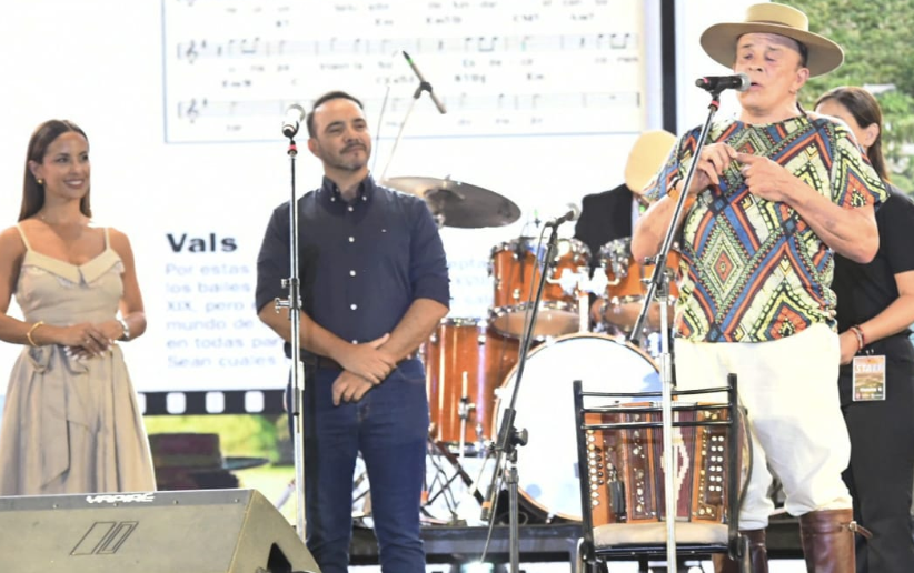 VALDÉS ASISTIÓ A LA APERTURA DE LA 35° FIESTA NACIONAL DEL CHAMAMÉ, QUE INICIÓ CON GRAN MARCO DE PÚBLICO