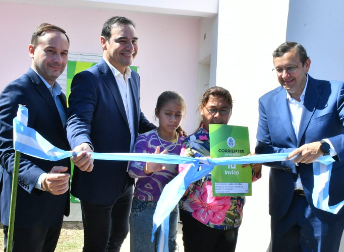 El Gobernador hizo entrega de 72 viviendas del INVICO en Goya
