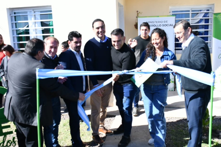 VALDÉS INAUGURÓ VIVIENDAS EN TAPEBICUÁ Y ANUNCIÓ LA CONSTRUCCIÓN DE OTRAS DIEZ