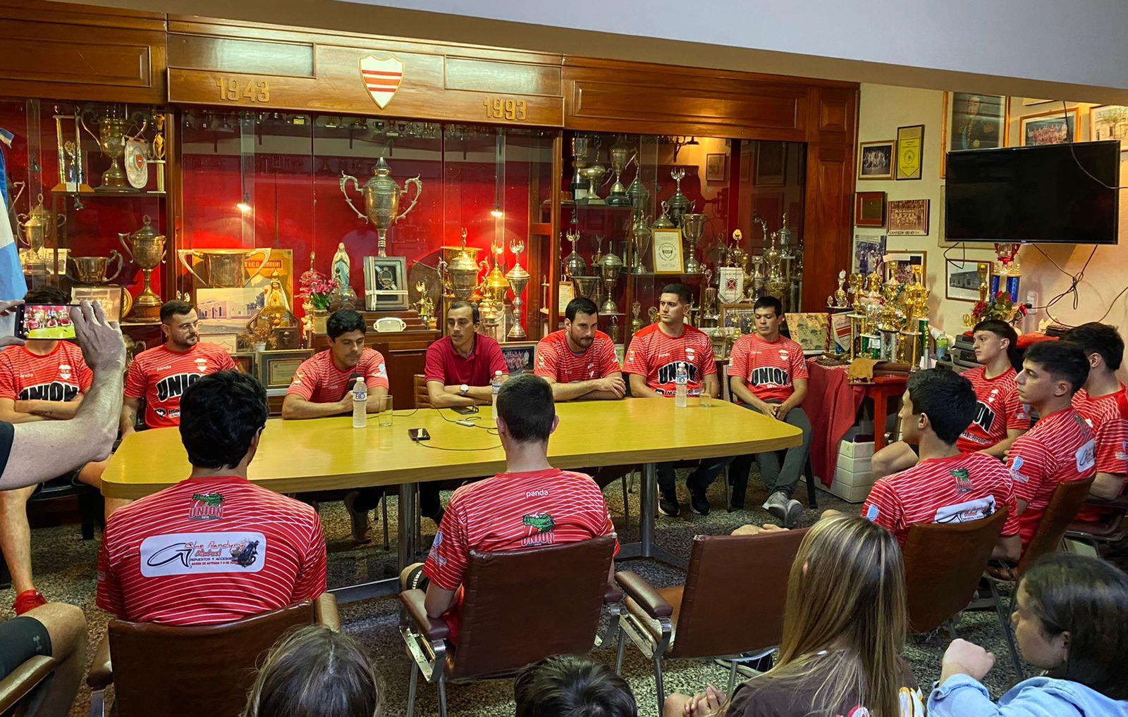 Unión presentó su plantel en sociedad en la previa de su debut