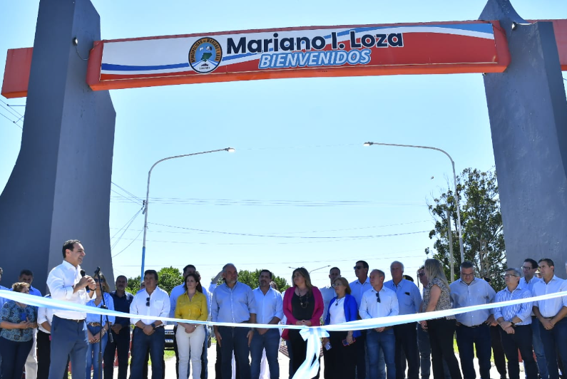 En Mariano I. Loza, Valdés encabezó las inauguraciones del nuevo Polideportivo y la iluminación de la Cancha municipal