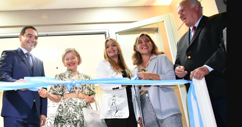 Valdés inauguró una sucursal del Banco de Corrientes en Iguazú, punto estratégico del turismo