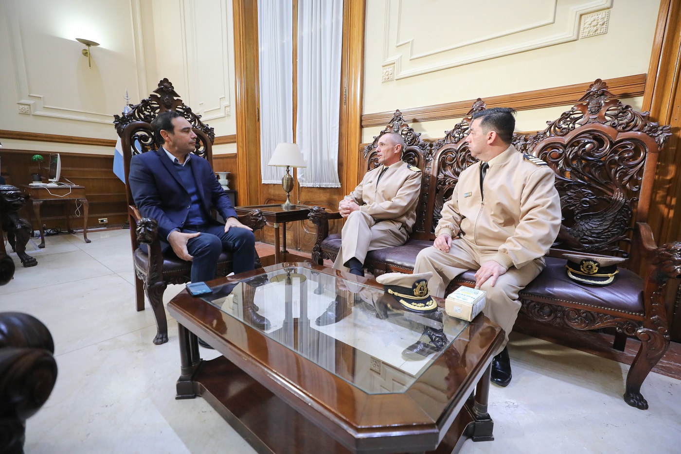 ENCUENTRO CON AUTORIDADES DE LA FUERZA: Valdés se interiorizó sobre el trabajo de la Prefectura Naval en la región