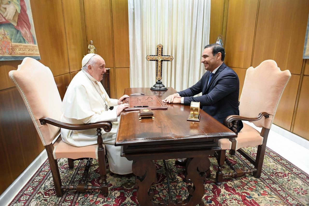 El gobernador Valdés visitó a Francisco y trajo su saludo de paz para todos los correntinos