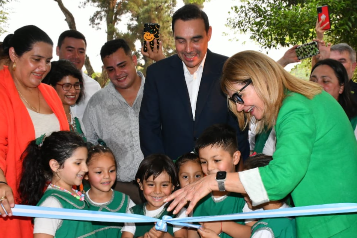 Valdés inauguró Jardín de Infantes y entregó notebooks a colegios rurales de San Cosme