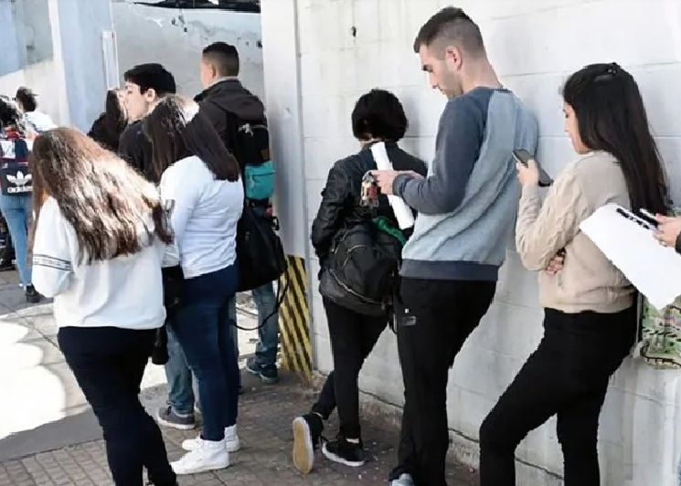 El empleo informal alcanzó el 43,2% y marcó un récord en el último año