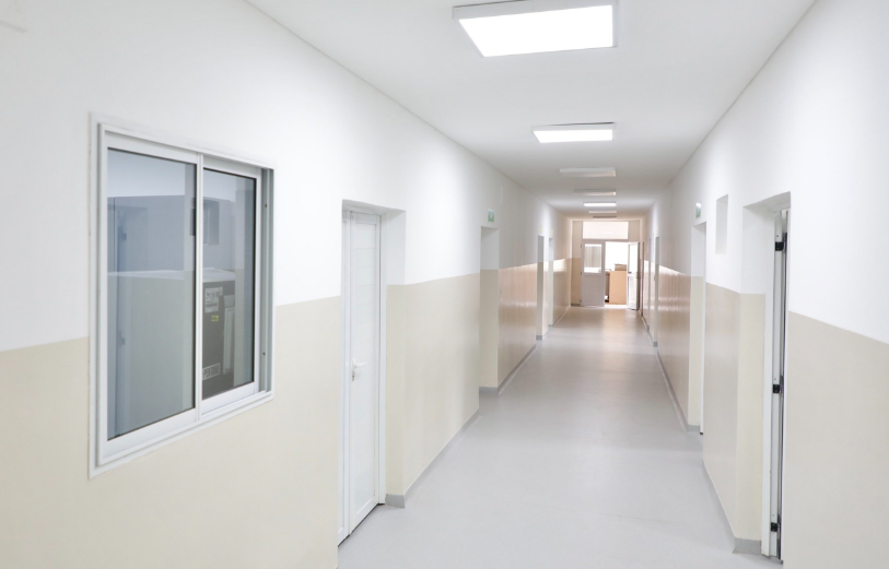 EL GOBERNADOR CELEBRÓ LAS OBRAS DE REFACCIÓN EN HOSPITAL DE EMPEDRADO
