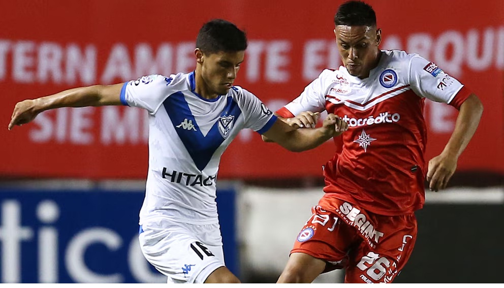 Vélez no pudo con Argentinos en una noche caliente y todo sigue igual en lo alto de la Liga Profesional
