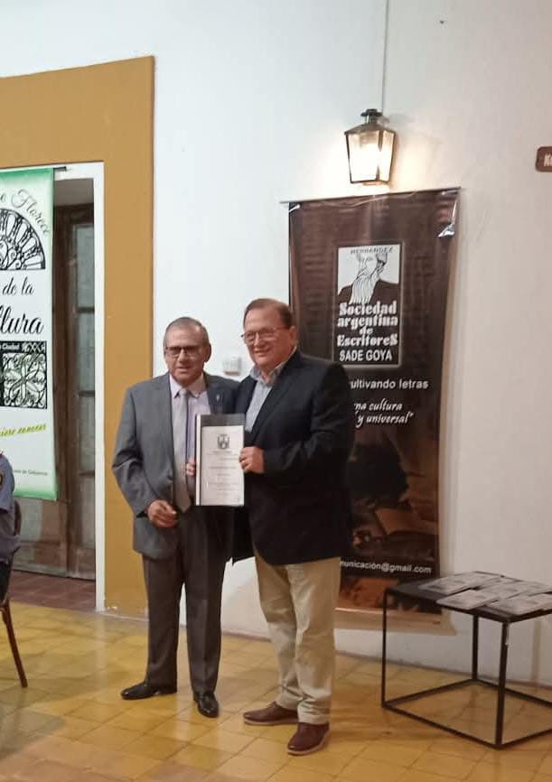 VÍCTOR HUGO COCERES PRESENTÓ UN LIBRO CLAVE SOBRE LOS ORÍGENES DE LA POLICÍA DE CORRIENTES