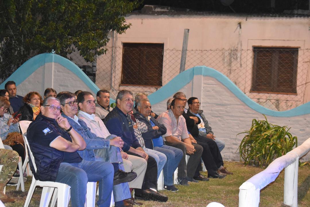 Vigilia por el 2 abril: El Viceintendente Municipal Pedro Cassani (H) presidió la vigilia en preparación al acto del 2 de abril.
