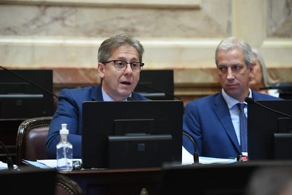 RADICALES CON DUDAS: VISCHI ADELANTA VOTO A FAVOR DE FACULTADES DELEGADAS AL GOBIERNO