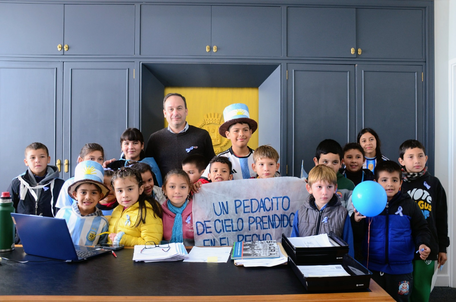 EL INTENDENTE MARIANO HORMAECHEA RECIBIÓ A LOS CHICOS DE LA FUNDACIÓN “MARIA DE BELEN”