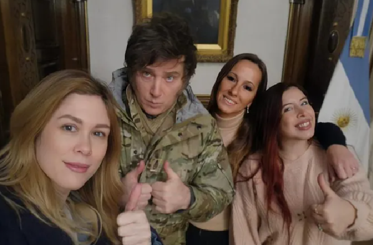 Sin acto oficial: Javier Milei almorzó con los granaderos de Casa Rosada por el 17 de agosto
