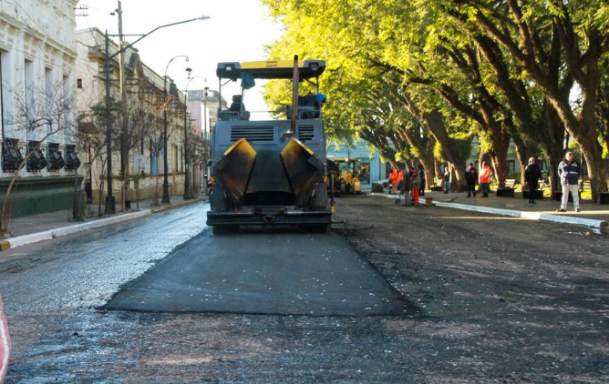 VALDÉS ANUNCIÓ QUE AVANZA LA PAVIMENTACIÓN DE 28 CUADRAS EN MERCEDES