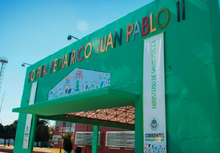 UN ADOLESCENTE EN MOTO CHOCÓ CONTRA UNA CASA Y FUE DERIVADO GRAVE A CORRIENTES