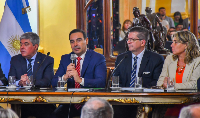 El gobernador Valdés inicia actividades en la ciudad Paso de los Libres
