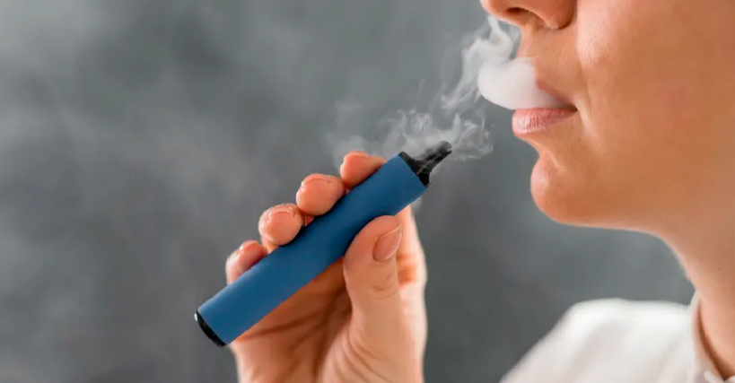 El Gobierno levantó la prohibición de cigarrillos electrónicos y reguló su venta
